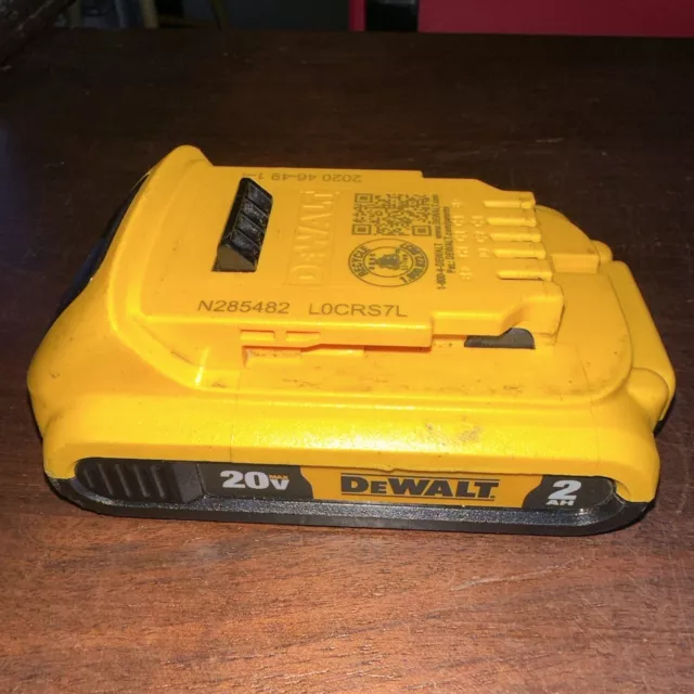 Dewalt DCB203 20V MAX Battery  20-Volt  2 AH   -  USED