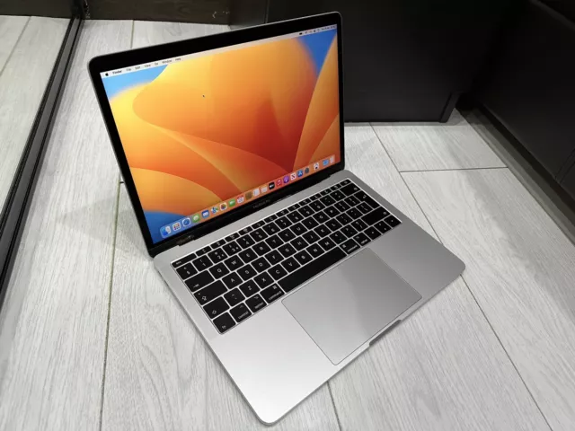 Apple MacBook Pro Retina 13.3" 2017 - 128GB SSD 8GB Ram 2.3GHz Core i5 - Silver