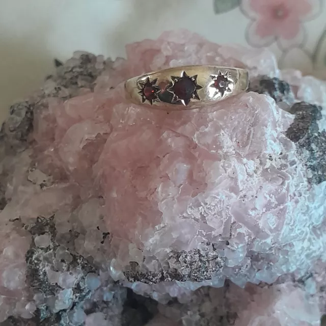 9ct gold 3 garnet ring