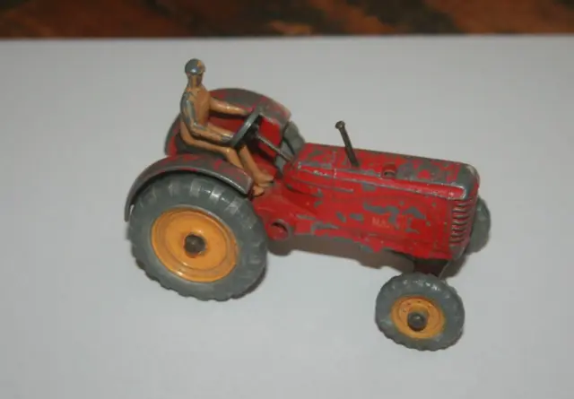 Dinky Toys - Tracteur - Miniature ancienne ( à restaurer )