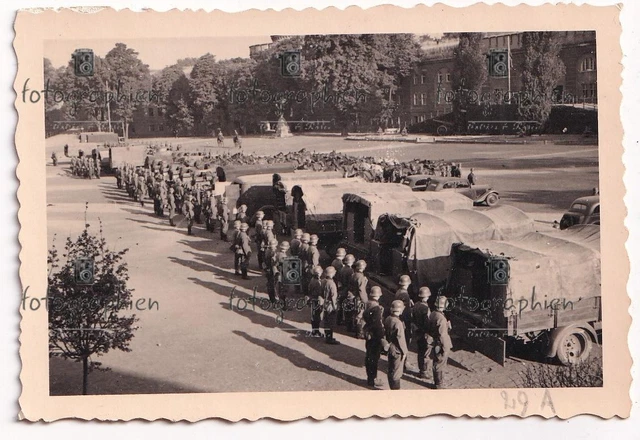 ORGINAL FOTO 2. Weltkrieg Deutschland Wehrmacht Kaserne Kfz Lkw