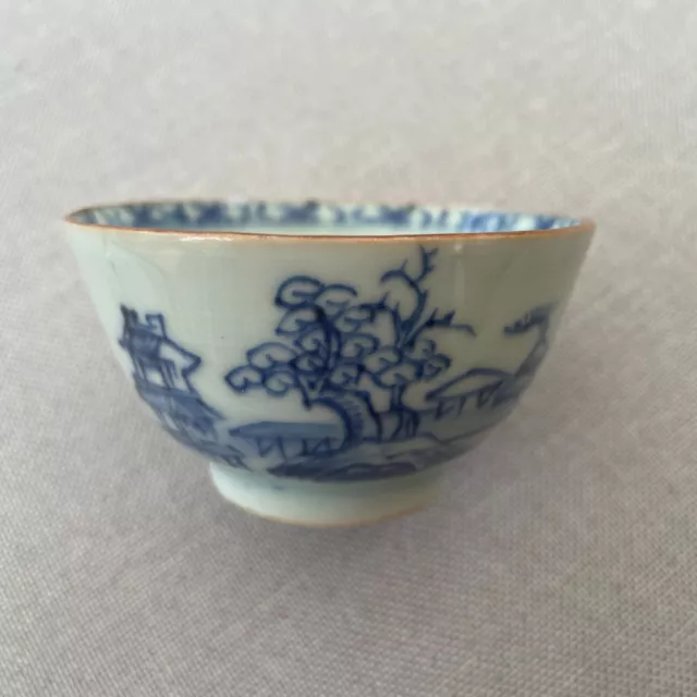 Eine chinesische Qianlong blau-weiße Teetasse aus dem 18. Jahrhundert