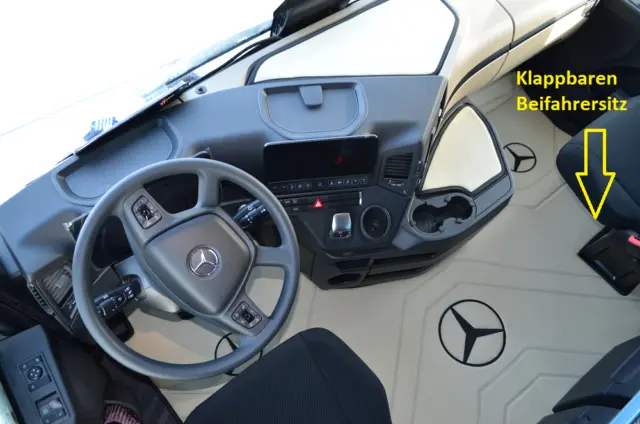 LKW Fußmatten  Beige/Schwarz passend für Mercedes Actros MP4 , MP5  BIG GIGA