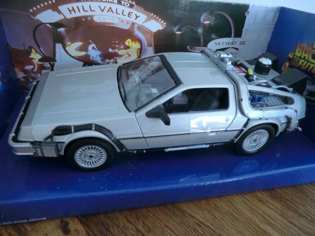 Voiture à Voyager Dans Le Temps Pour Colt Super Express