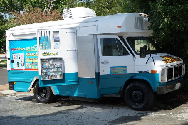 Beautiful ice cream truck for sale/rent