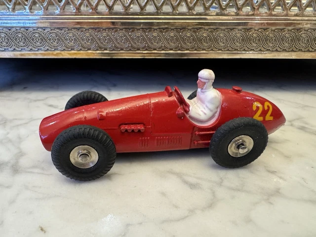 Dinky Toys rare Ferrari 23J n°2 à calandre lisse 1ère version