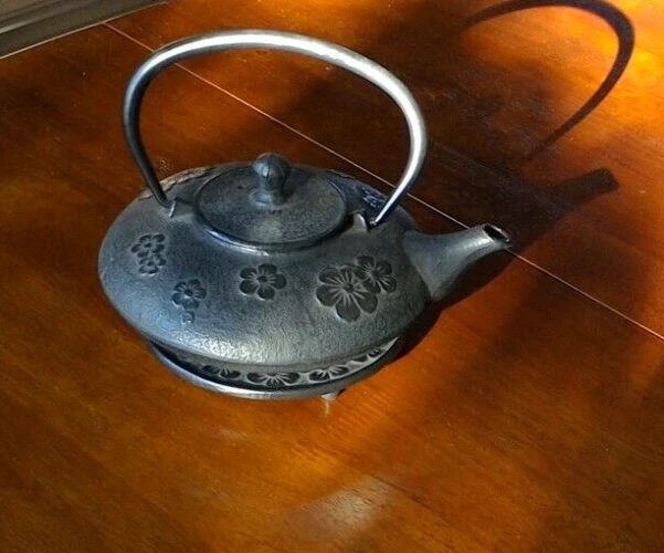 Black Cast Iron Teapot, Floral Tetsubin with Infuser and Trivet
