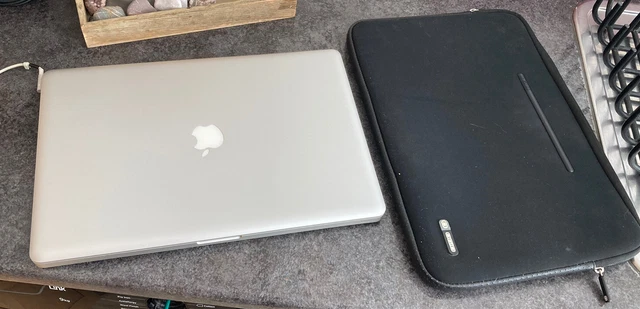 Apple Macbook Pro 17 pollici - Intel i7 - RAM 8 GB - unità di memoria a stato solido 740 GB - metà 2010