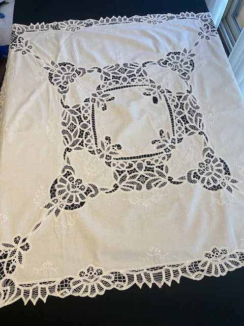 PETITE NAPPE ANCIENNE en lin fin blanc brodée main -simple jours 80x67