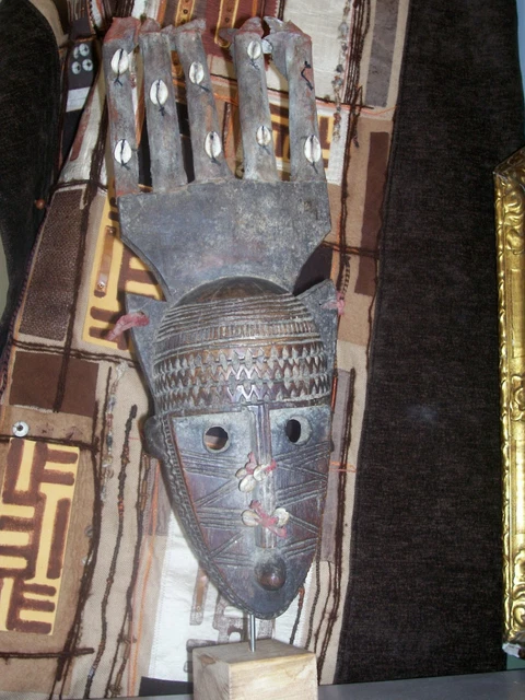 African mask. Masque africain Bambara