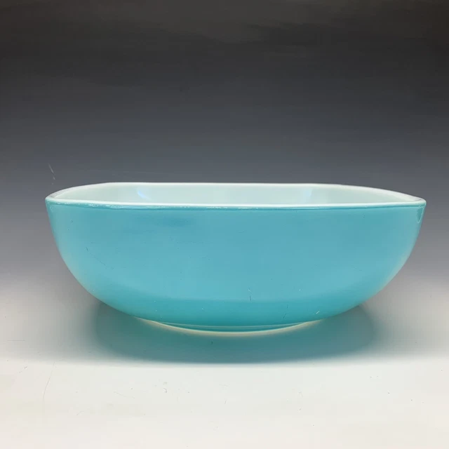 Pyrex Turquoise Blue Glass 2 1/2 qt Chip & Dip Square Bowl 025 USA