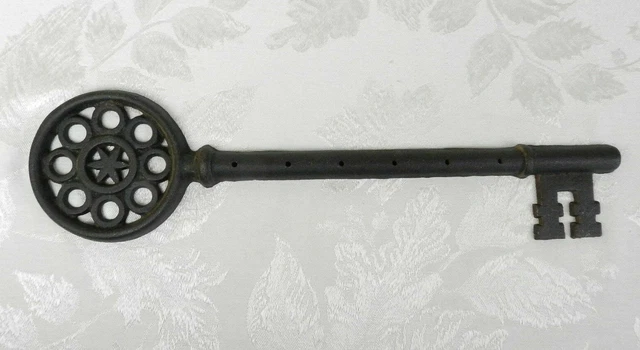 Vtg Cast Iron Key Holder Wall Mounted Hook Rack Japan 14" L Star Circles