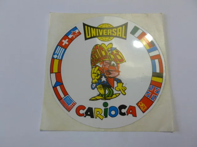 VECCHIO ADESIVO ORIGINALE / Old Sticker PENNE COLORI UNIVERSAL CARIOCA (cm 7).