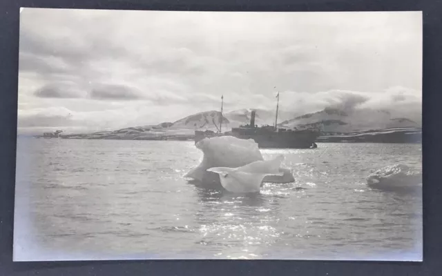 Alte Foto AK Norwegen - Spitzbergen Eisberg Schiff