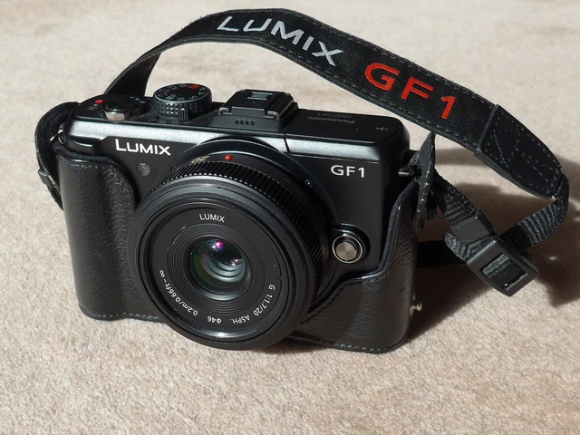 Panasonic LUMIX GF1 Digital Camera kit + 20mm lens + bonus lens !