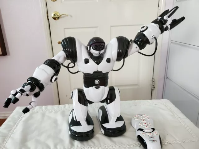 WowWee Robosapien Humanoid R/C Robot 14" Black/White Remote with Control