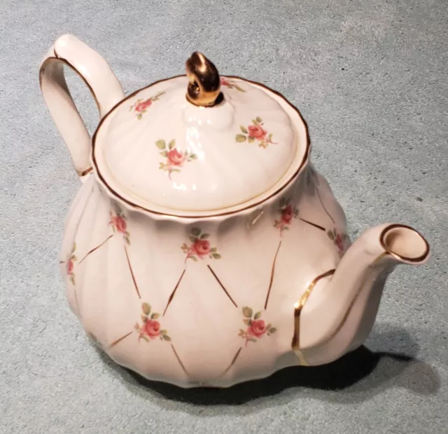 James Sadler Made in England Traditional Collection Dot Rose Tea Pot 3632