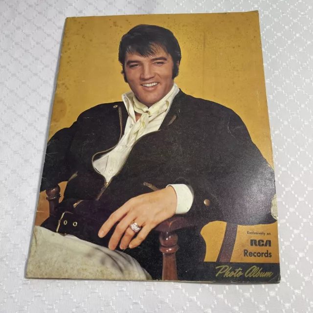 Elvis Presley RCA Records Souvenir Tour Photo Album 1970 Yellow  20 Pages