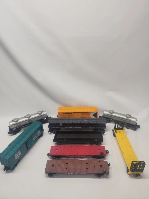 Vintage Lot of 9 Lionel O Scale Train Mixed Cars  / Box Cars / Tankers & More