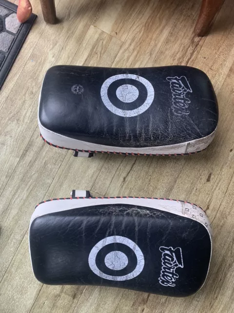 Fairtex Curved Leather Muay Thai Pads  Pair MMA Kickboxing Martial