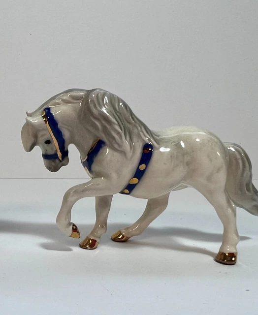 Hagen Renaker Circus Pony Head Down, blue harness-vintage