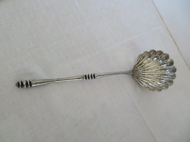 Jolie Saupoudreuse Vintage En Métal Argenté - 18 Cm - Années 1920-1940