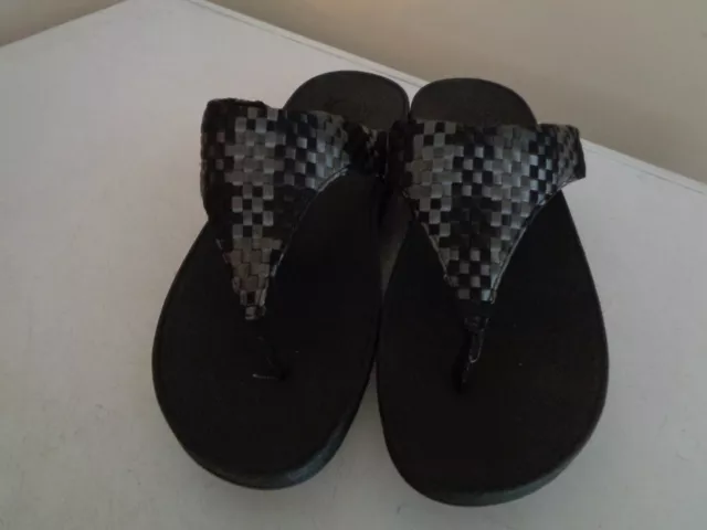 Fitflop Black Weave thong Wedge Sandals Women's Size 8m~STORE RETURN