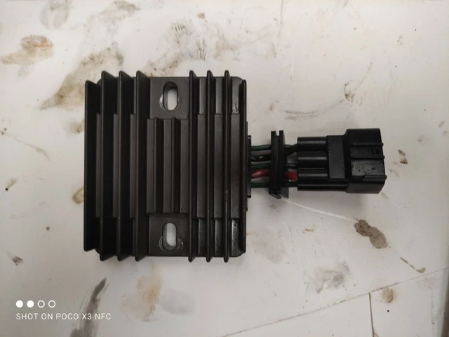 régulateur redresseur  pour f 70 cv yamaha 4 tps injection