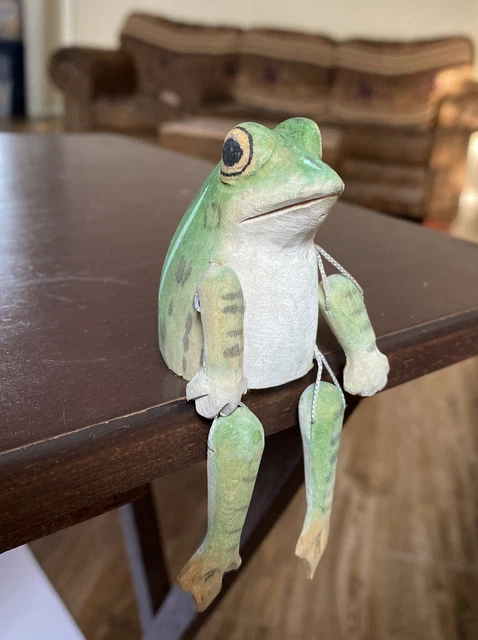 VTG Wood-like Material Carved Hand Painted Green Frog Hinged Arms & Legs    4 In