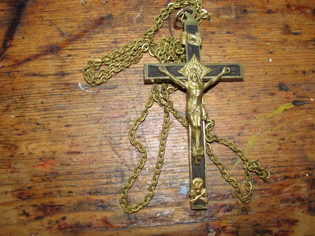 St. Benedikt Kruzifix Olivenholz - Heiliges Land Schatzkammer