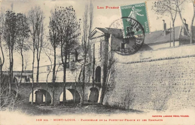 Cpa 66 Mont Louis Passerelle De La Porte De France Et Les Remparts