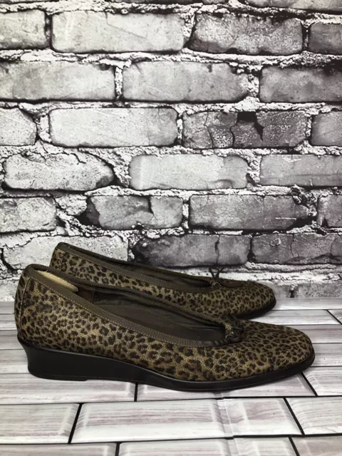 Munro American Leopard Print Synthetic Fabric Wedge Shoes Women’s Sz 8M US/39EU