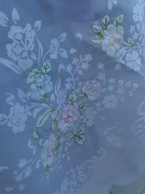 Elegante y fina mantelería con 6 + 10 servilletas