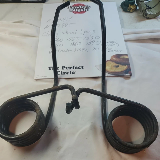 John Deere N283994 N283995 Closing Wheel Spring 1560 1565 1590 1690 1890 1860