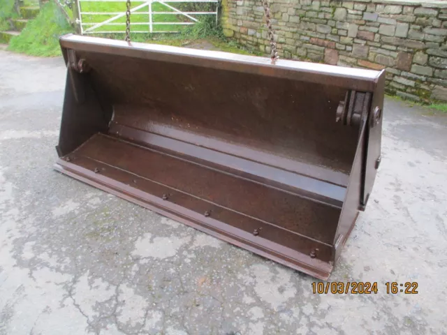 Allbutt  2m (6ft6in) 4 in 1 Bucket c/w Euro 8 Brackets.Superb.(tractor,loader)