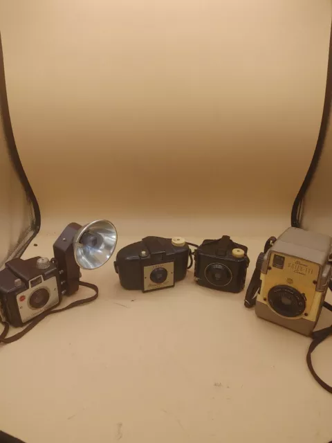 Lot Of 4 Kodak Brownie Cameras: Holiday Flash, Brownie 127, Baby Brownie...