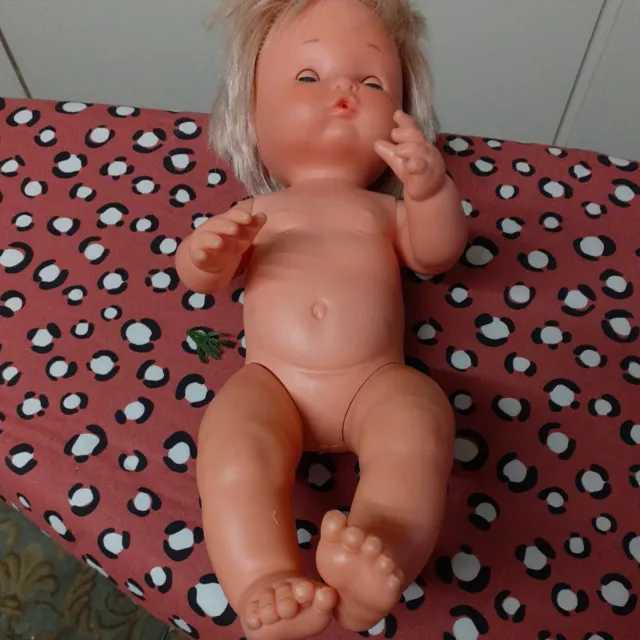 poupée Famosa 1982