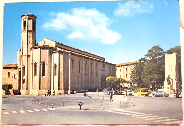 CARTOLINA GUBBIO  PIAZZA DEI 40 MARTIRI E CHIESA DI SAN FRANCESCO(non viaggiata)