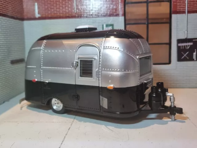 Airstream Bambi Caravan Trailer 16ft 1:24 Scale American Retro Diecast Model New