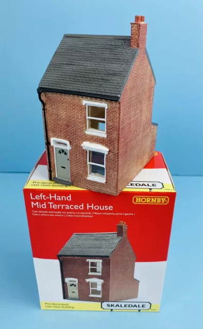 Hornby 'Oo' Skaledale R9864 'Left Hand Mid Terraced House' Resin Building *New*