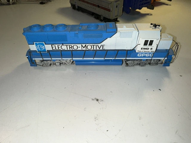 Vintage HO Scale-Athearn GP60 EMD 5 & NY Central Electro Motive Loco (2) Vintage HO Scale-Athearn GP60 EMD 5 & NY Central Electro Motive Loco (2)
