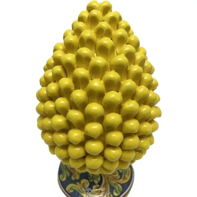 Pigna in ceramica siciliana di Caltagirone colore giallo decorata a mano 30 cm 2