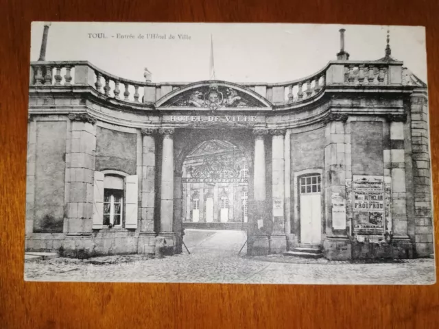 CPA  - 54 - TOUL - Entree de l'Hotel de Ville