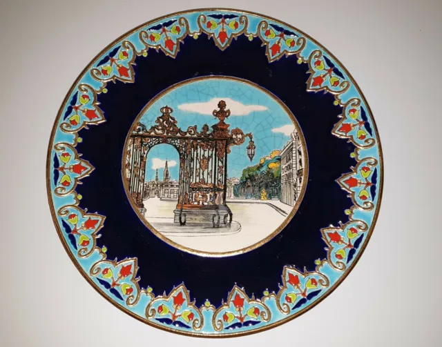 Grande assiette craquelée émaux de Longwy décor Nancy Forme 1643 D. 37 cm