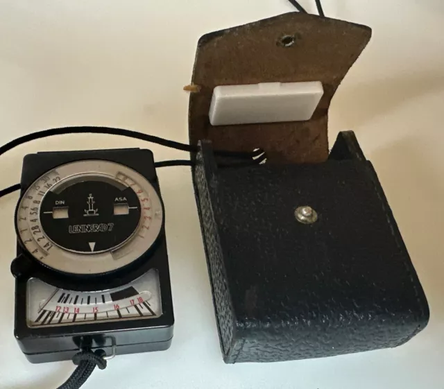 Vintage LENINGRAD 7 Camera Exposure Light Meter in Original Case