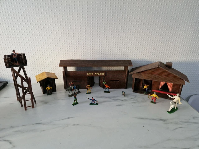 Fort et indiens Far West en bois : 200 pièces - N/A - - nu