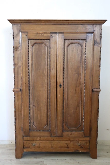 Armadio antico in legno di pioppo secolo XIX