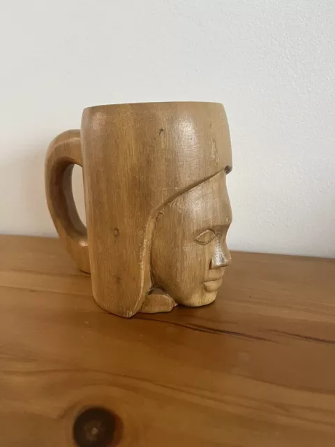 Vintage - Tasse en bois sculptée à la main visage femme tribal.