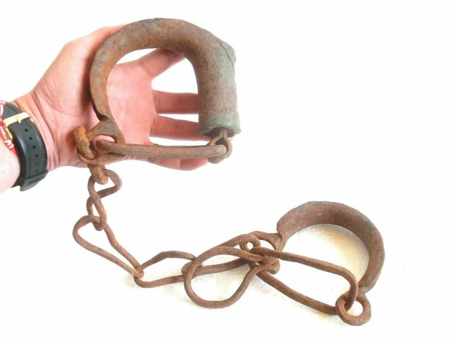 1800's ANTIQUE prisоnеr leg cuffs WROUGHT IRON ankle rеstraints shackles