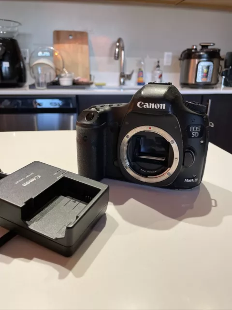 Canon EOS 5D Mark III 22.3 MP Digital SLR Camera